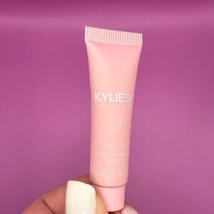Kylie Skin Face Moisturizer Tube - Light Pink